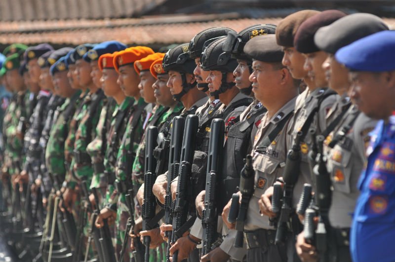 Terlihat-aparat-TNI-Polri-saat-mengikuti-upacara-Operasi-Mantap-Brata-2018-di-Lapangan-Taruna-Bhayangkara-Polres-Biak-Numfor