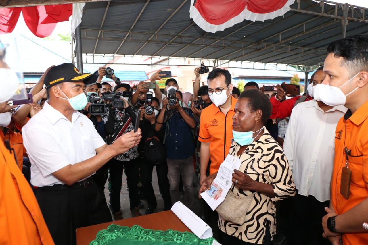 thumbnail-news-pos-indonesia-salurkan-bantuan-program-sembako-dengan-mekanisme-alternatif-tunai-di-papua-dan-papua-barat-nmT2KOEeJxXPa3MP