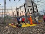 Petugas-PLN-melakukan-perbaikan-GITET-275-kv-Bangko