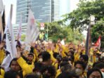 mahasiswa-yang-tergabung-dalam-aliansi-bem-seluruh-indonesia-pgei